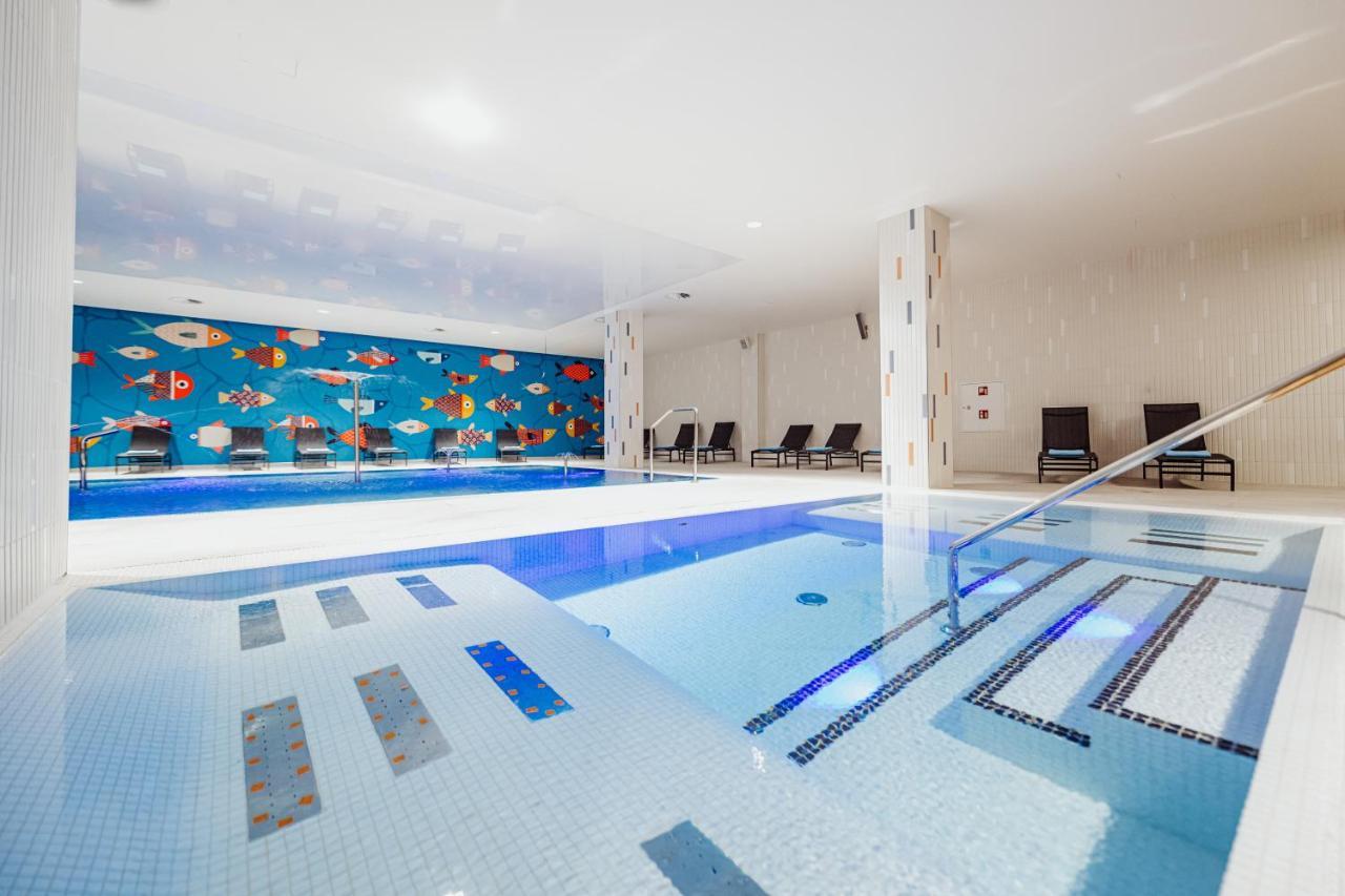 Elements Hotel&Spa Swieradow-Zdroj Bagian luar foto The swimming pool at the hotel