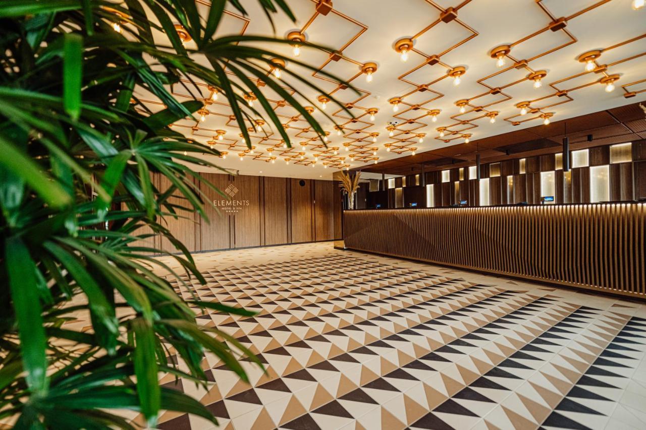 Elements Hotel&Spa Swieradow-Zdroj Bagian luar foto The lobby of the hotel