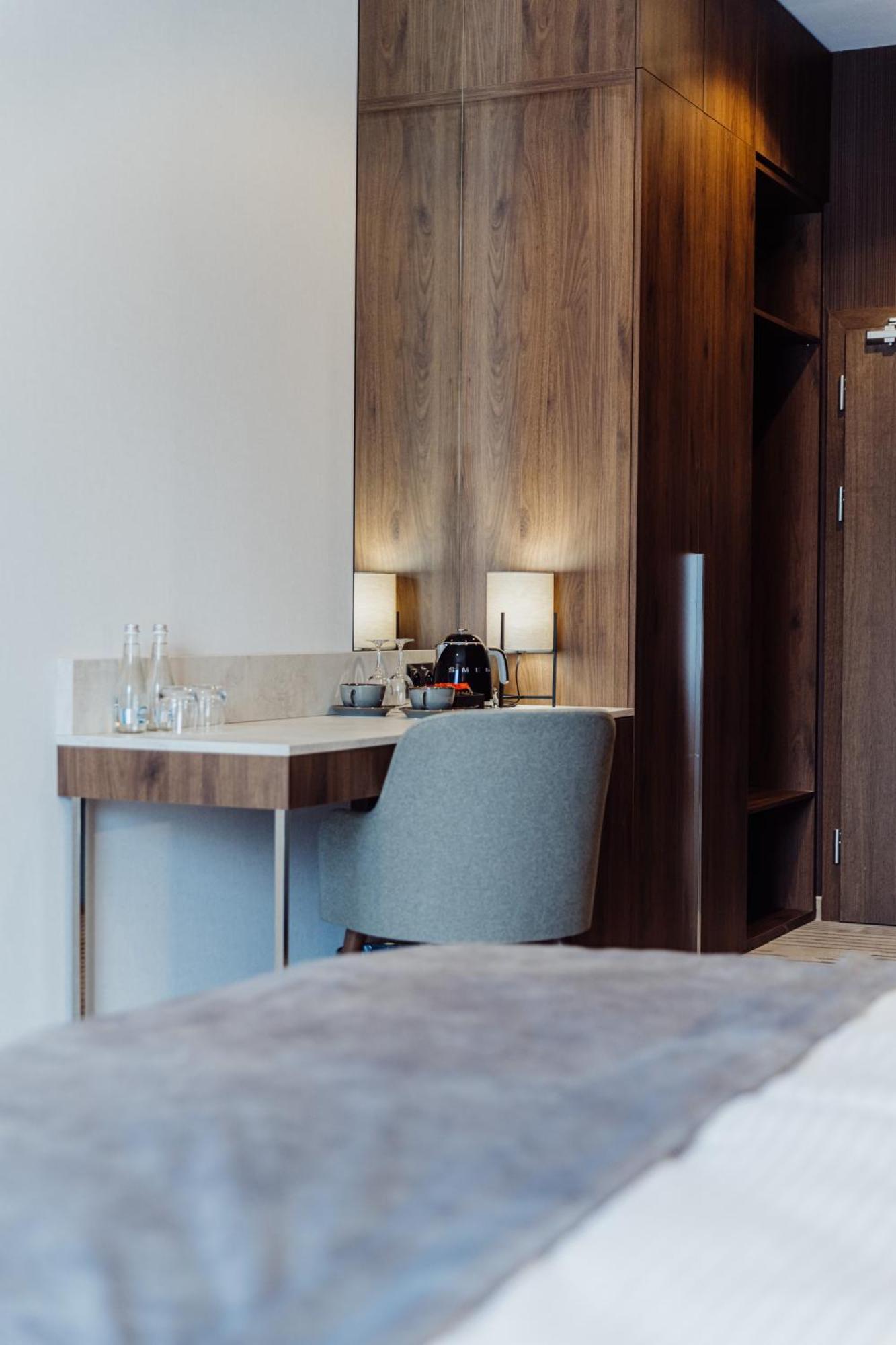 Elements Hotel&Spa Swieradow-Zdroj Bagian luar foto A Nespresso machine in a hotel room