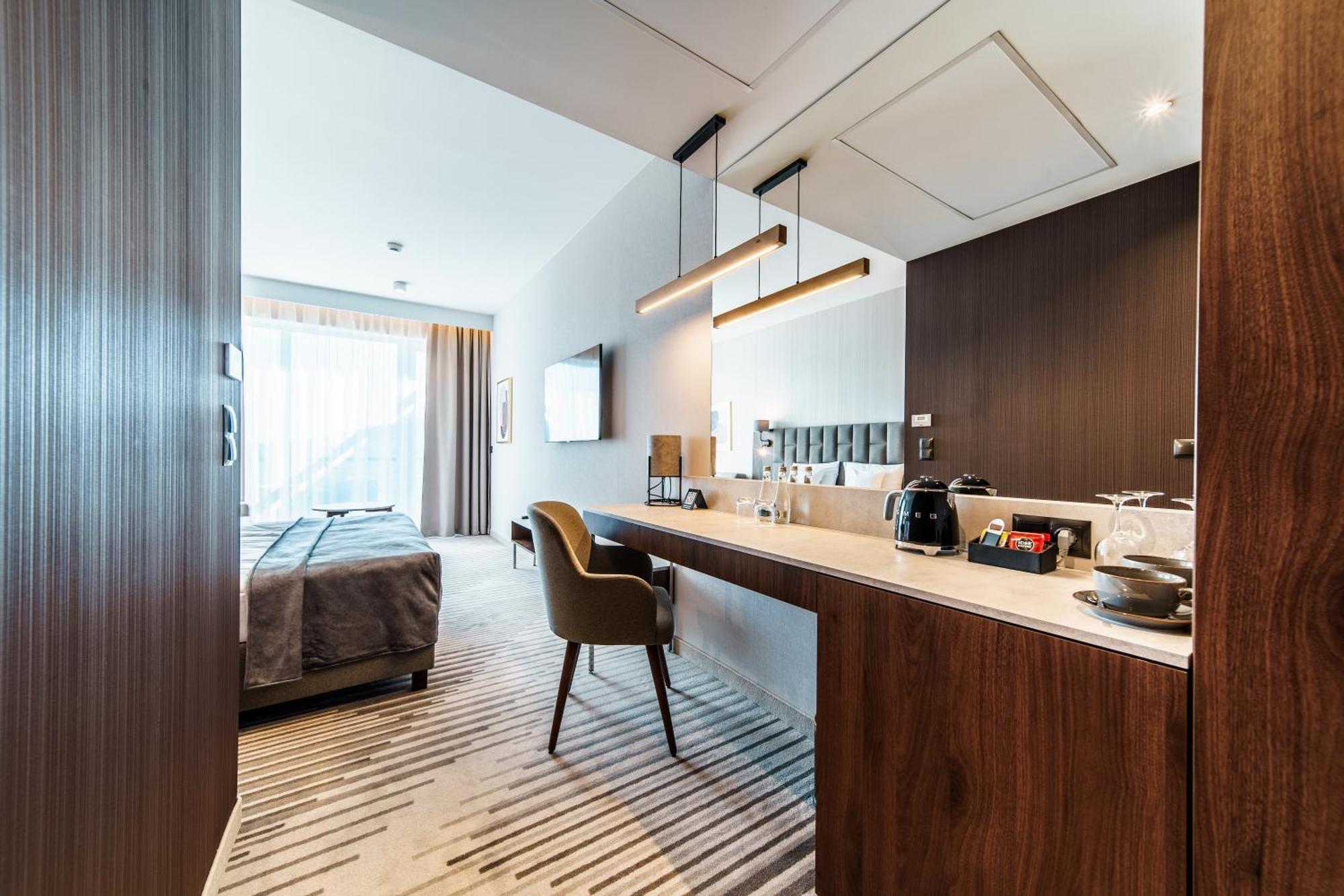 Elements Hotel&Spa Swieradow-Zdroj Bagian luar foto A room at the hotel