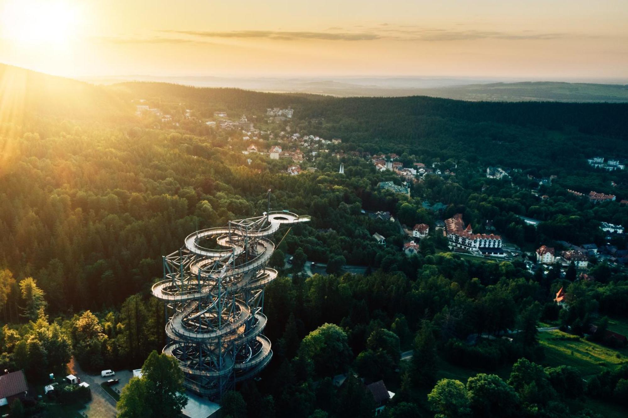 Elements Hotel&Spa Swieradow-Zdroj Bagian luar foto Aerial view of the observation tower